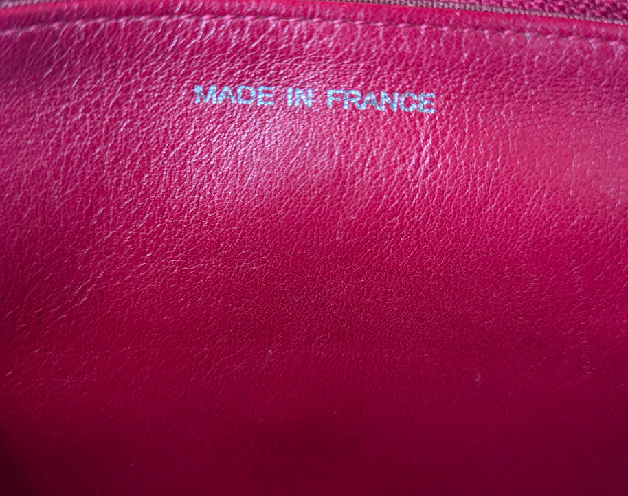 Chanel WOC cuir verni rouge bordeaux porté bandoulière crossbody