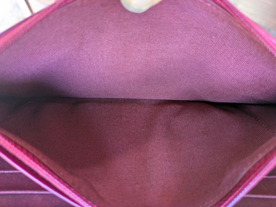 Chanel WOC rouge bordeaux détail bijouterie et ferrures argentées