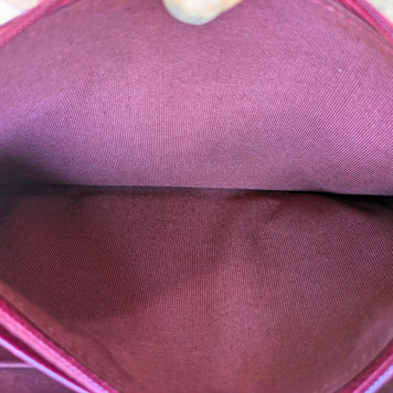 Chanel WOC rouge bordeaux détail bijouterie et ferrures argentées