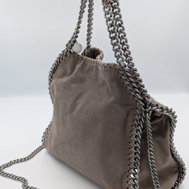 Détail chaîne entrelacée du Stella McCartney Falabella Mini