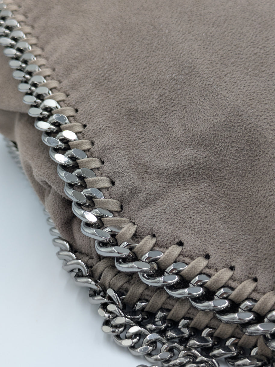 Coins et base du Stella McCartney Falabella Mini gris Tortura