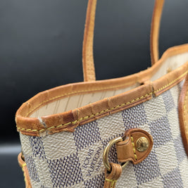 Intérieur du Louis Vuitton Neverfull PM toile Damier Azur