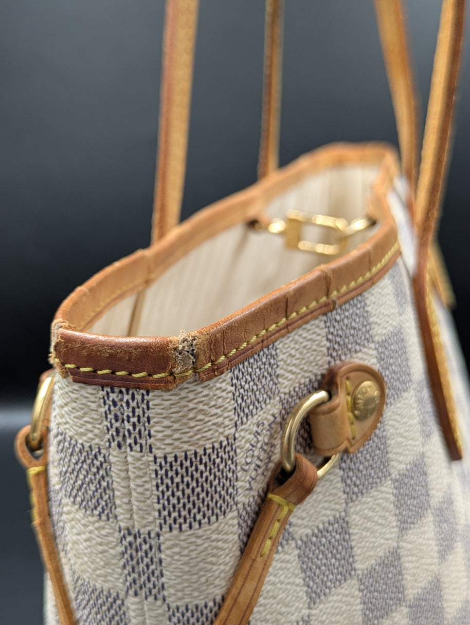 Coins du sac Louis Vuitton Neverfull PM Azur vintage
