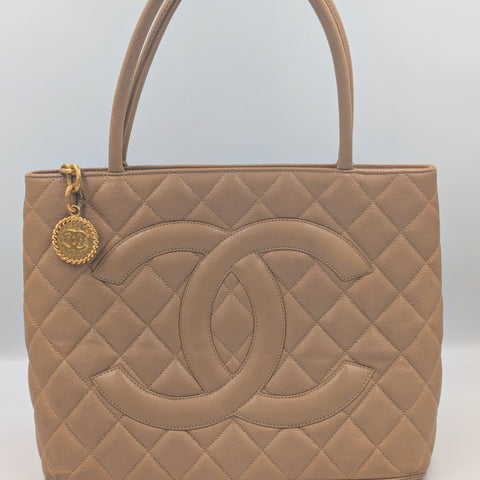 Chanel Médaillon camel intérieur du sac