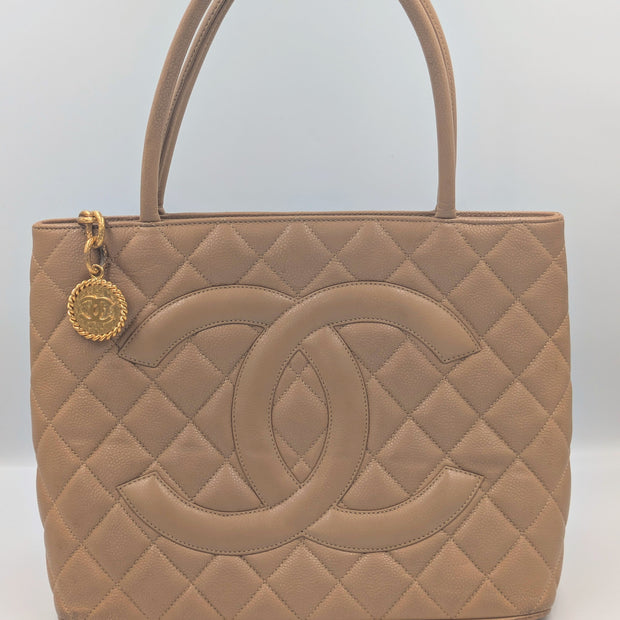 Chanel Médaillon camel intérieur du sac