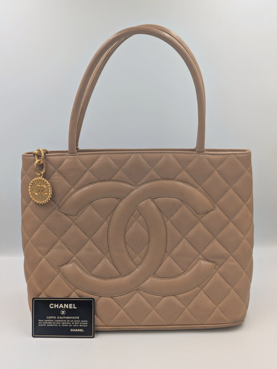 Sac Chanel Médaillon détail coins et coutures