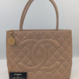Sac Chanel Médaillon détail coins et coutures