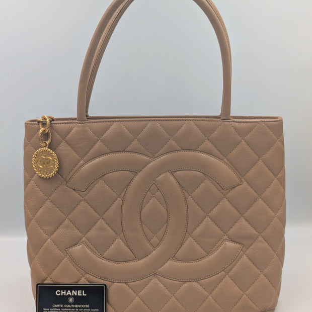 Sac Chanel Médaillon détail coins et coutures