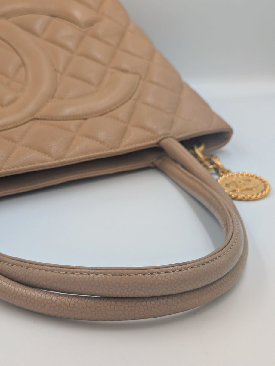 Sac Chanel Médaillon camel vue de face