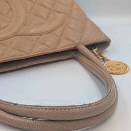 Sac Chanel Médaillon camel vue de face