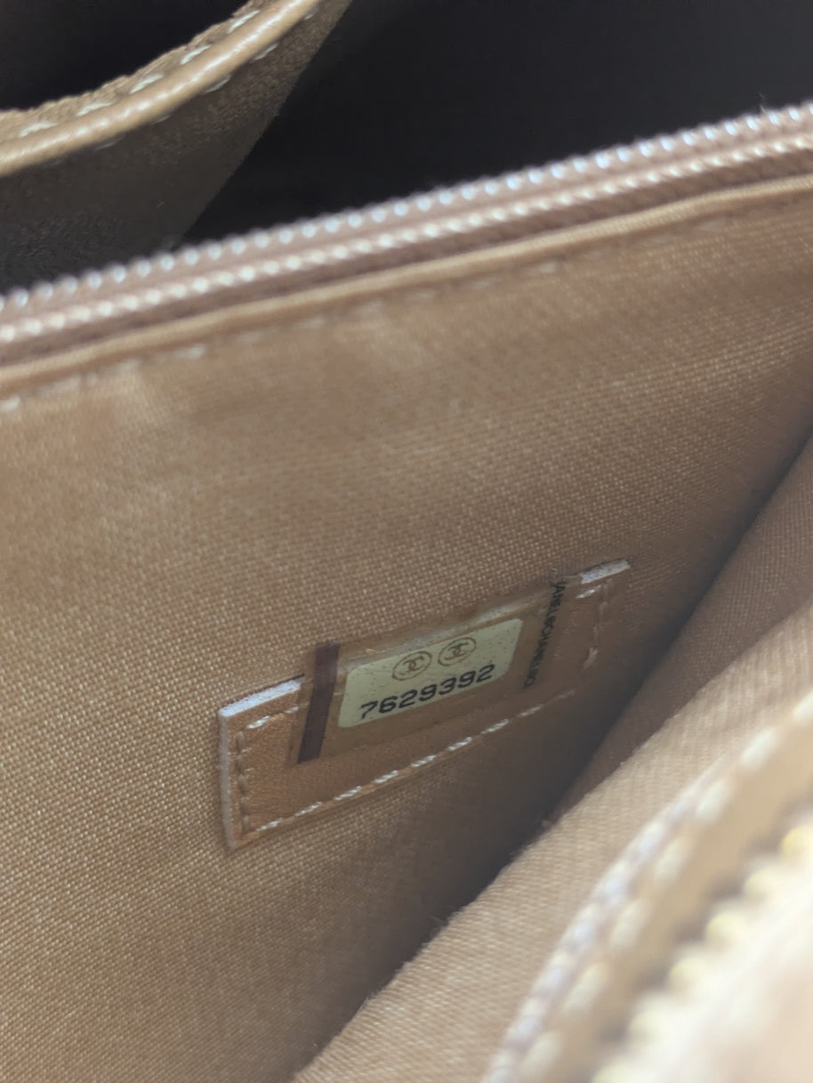 Chanel Médaillon détail marquage Chanel intérieur