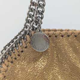 Falabella Tiny doré pailleté vue de trois quarts
