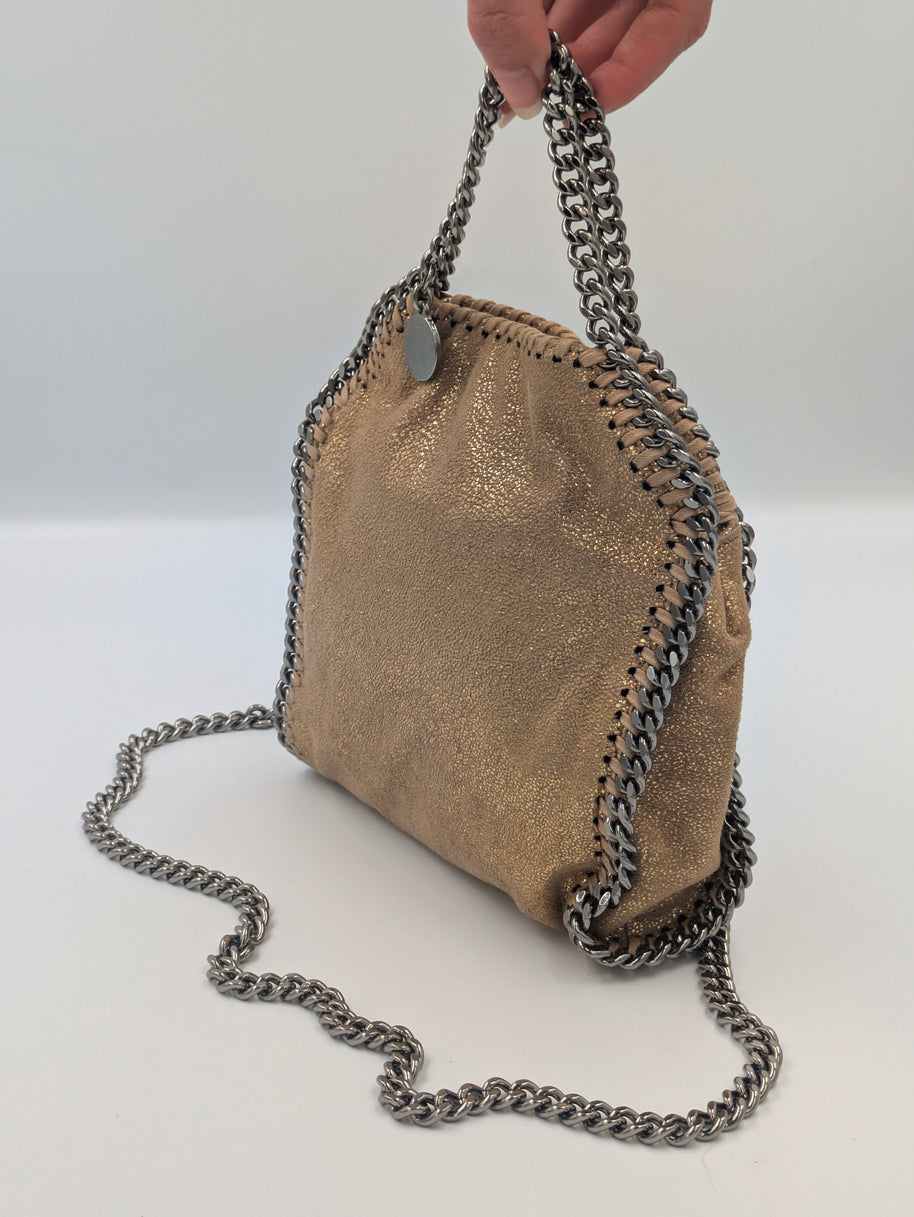 Falabella Tiny doré pailleté vue de dos