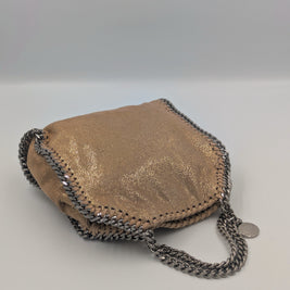 Falabella Tiny pailleté gros plan texture toile