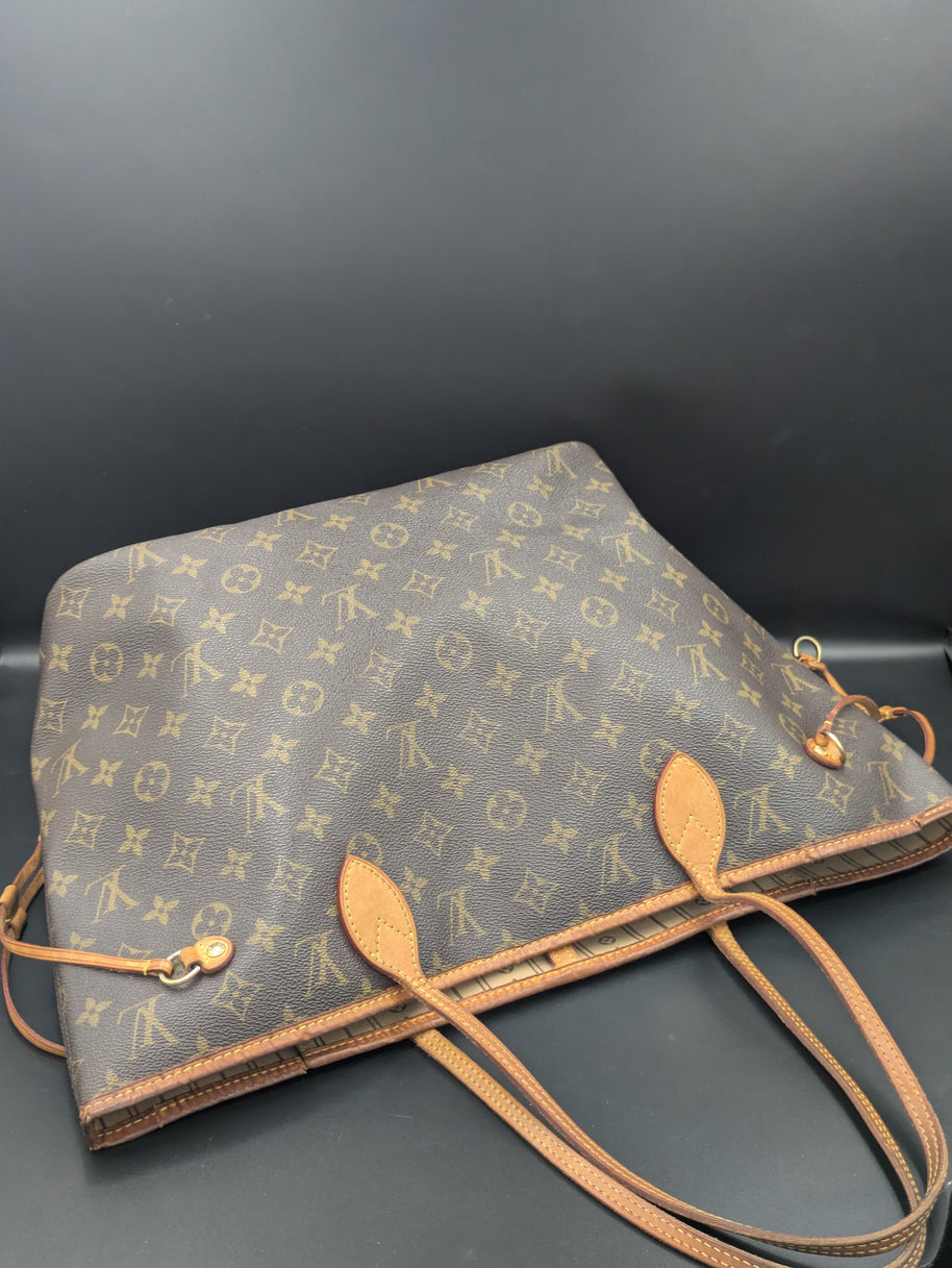 Louis Vuitton Neverfull MM détail coins et coutures
