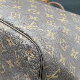 Louis Vuitton Neverfull MM vue du dessous