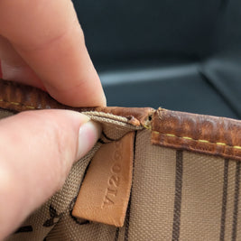 Neverfull MM monogram vue d'ensemble sac posé
