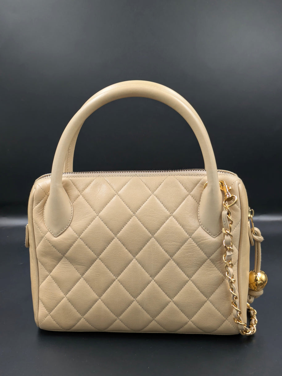 Dos du sac Chanel vintage beige, matelassage et anse ronde