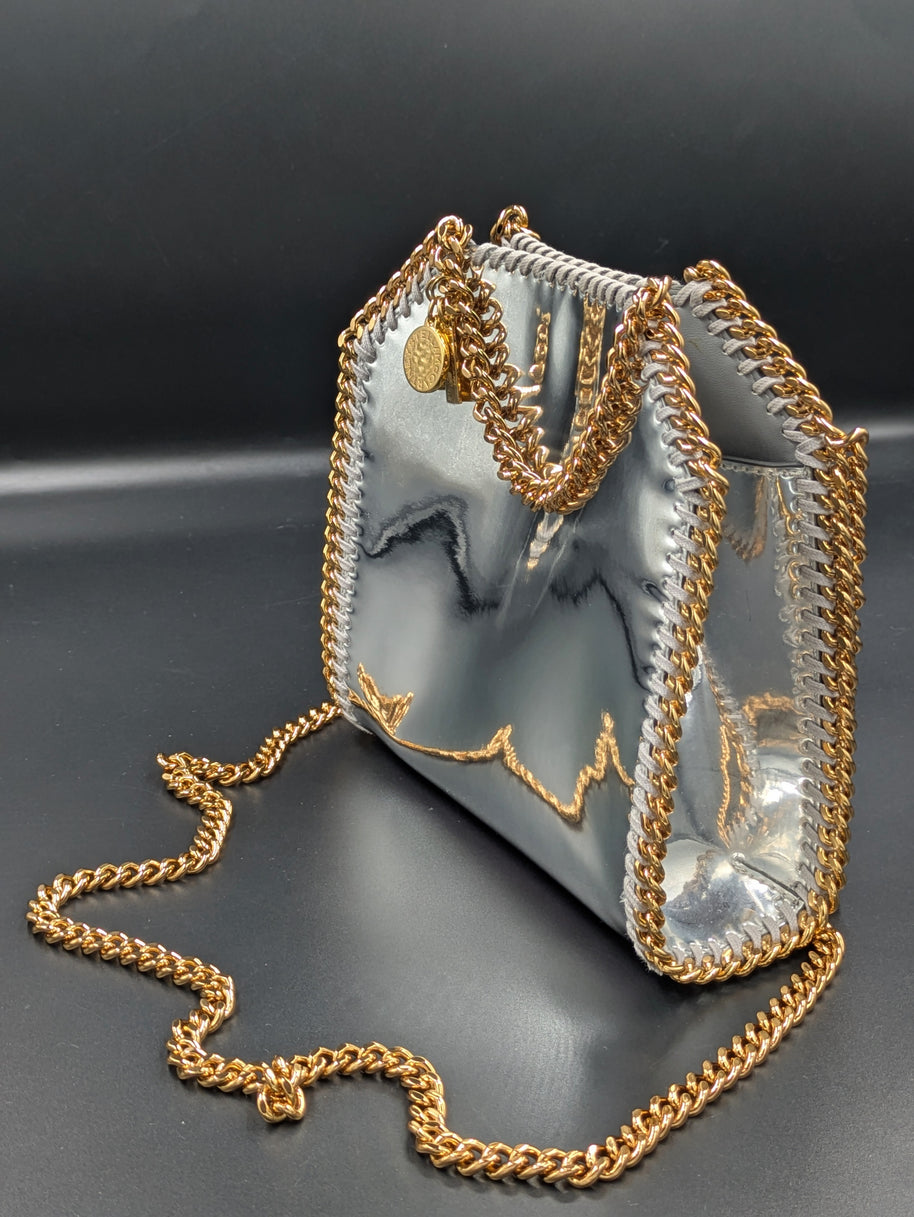 Sac Stella McCartney x Sorayama Falabella tiny argenté de trois quarts