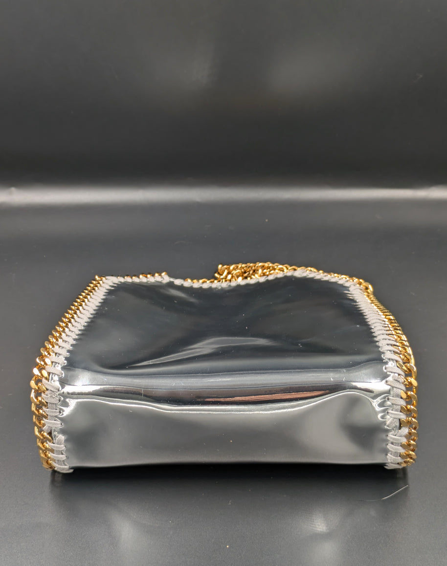 Sac Stella McCartney x Sorayama Falabella tiny vu de face en plongée basse