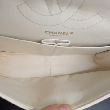 Compartiments intérieurs du Chanel 2.55 écru, doublure propre