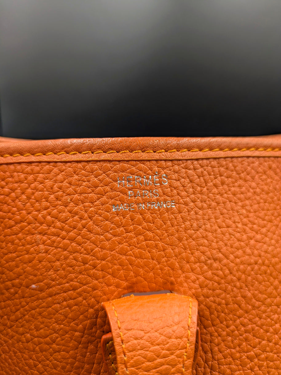 Sac Hermès Evelyne 29 orange marquages Hermès